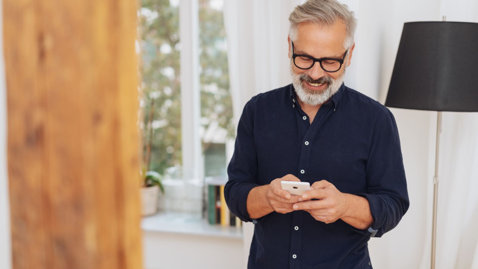 German customer shopping using an online store